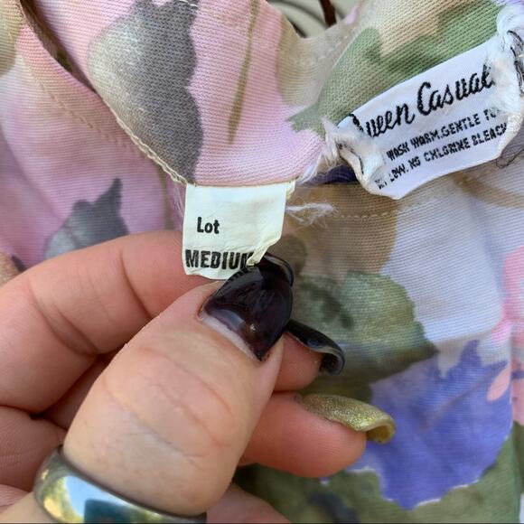Vintage 70s Queen Casuals floral sleeveless blouse and button down shirt set - Picture 6 of 9